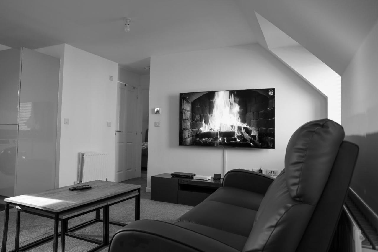 Stunning Two-Bedroom Apartment At A3Ree, Free Parking, Near Cribbs Causeway Mall Bristol Exterior photo
