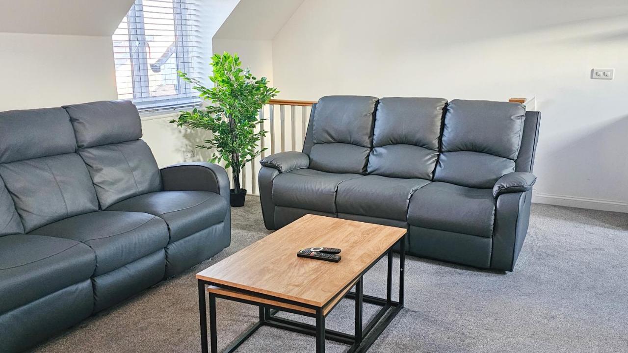 Stunning Two-Bedroom Apartment At A3Ree, Free Parking, Near Cribbs Causeway Mall Bristol Exterior photo