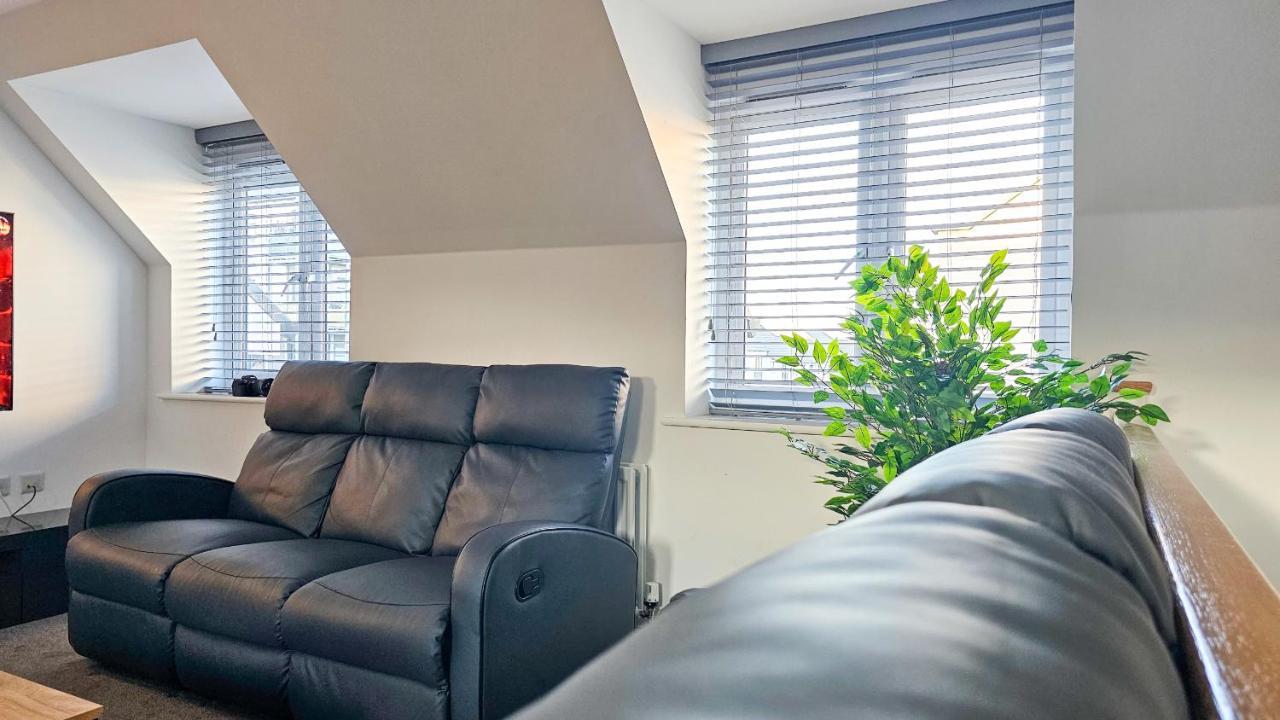 Stunning Two-Bedroom Apartment At A3Ree, Free Parking, Near Cribbs Causeway Mall Bristol Exterior photo