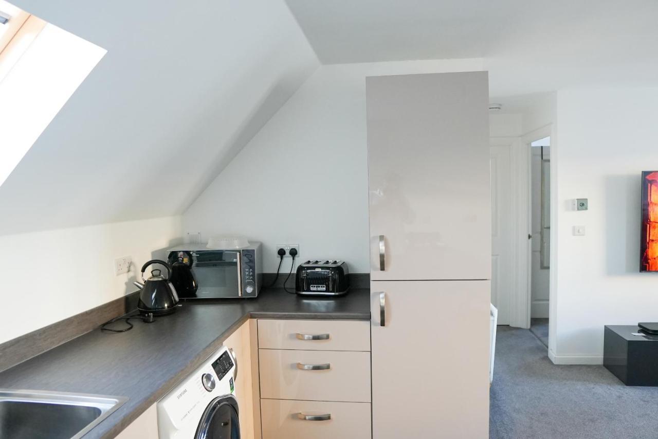 Stunning Two-Bedroom Apartment At A3Ree, Free Parking, Near Cribbs Causeway Mall Bristol Exterior photo