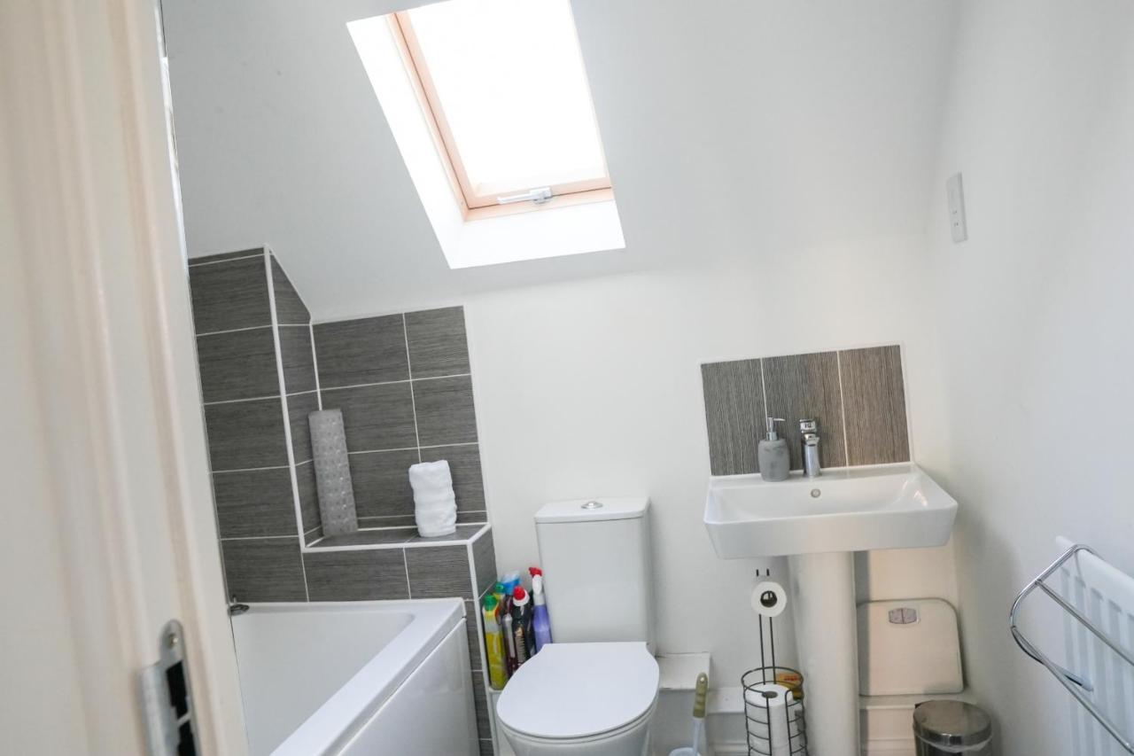 Stunning Two-Bedroom Apartment At A3Ree, Free Parking, Near Cribbs Causeway Mall Bristol Exterior photo