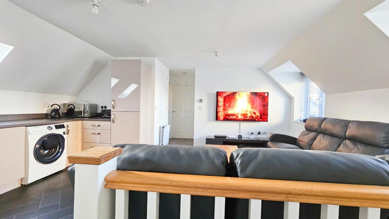 Stunning Two-Bedroom Apartment At A3Ree, Free Parking, Near Cribbs Causeway Mall Bristol Exterior photo