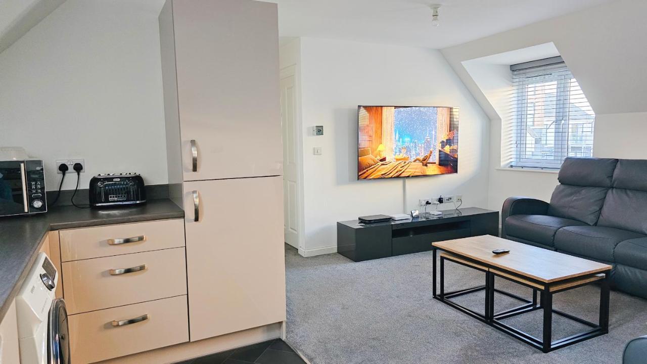 Stunning Two-Bedroom Apartment At A3Ree, Free Parking, Near Cribbs Causeway Mall Bristol Exterior photo