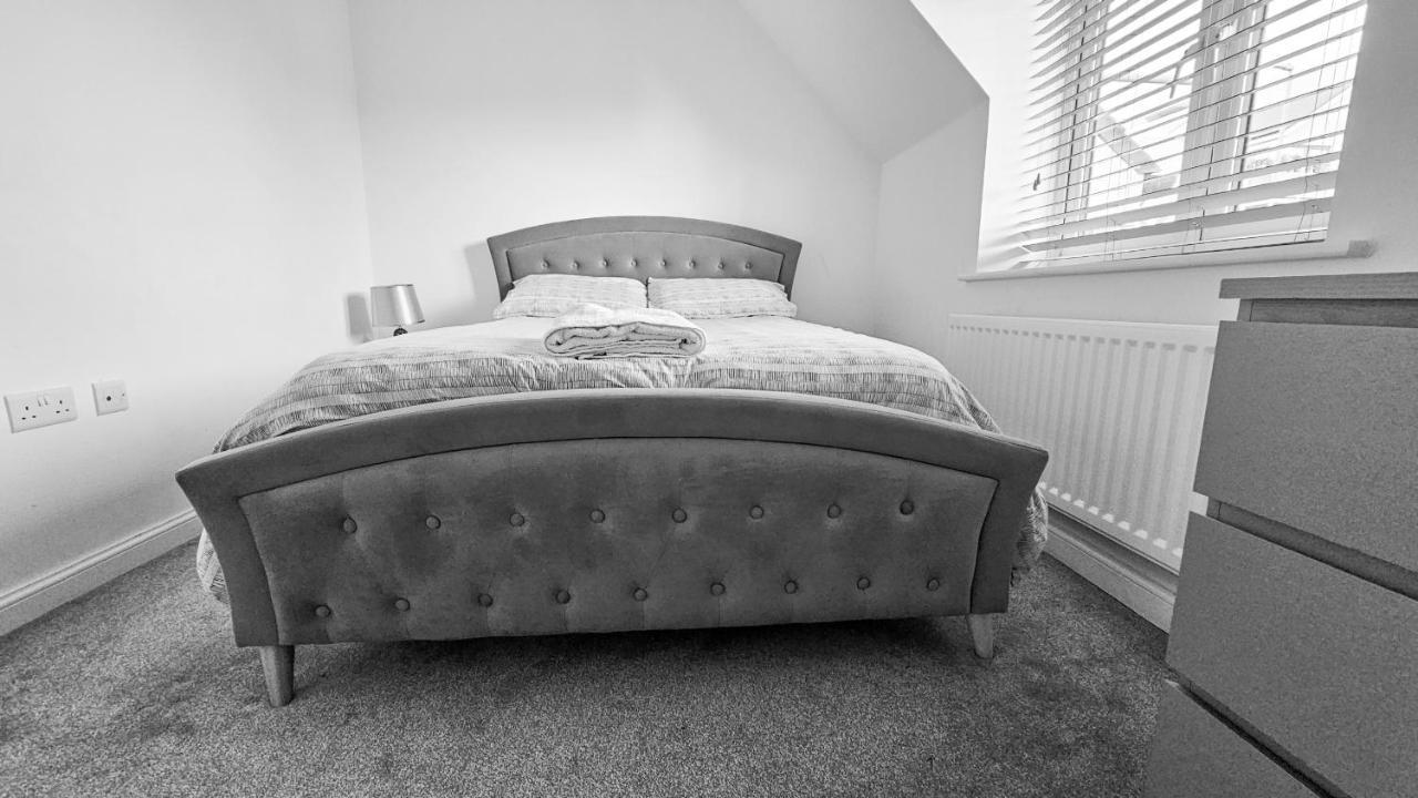 Stunning Two-Bedroom Apartment At A3Ree, Free Parking, Near Cribbs Causeway Mall Bristol Exterior photo