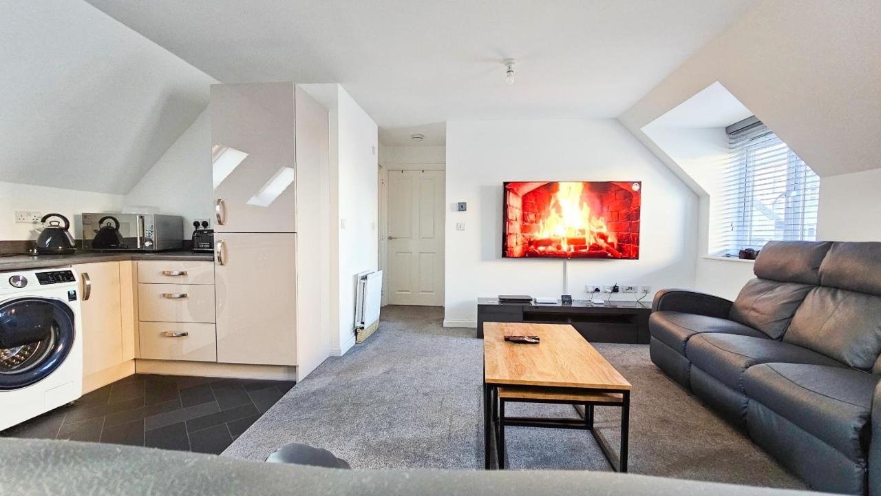Stunning Two-Bedroom Apartment At A3Ree, Free Parking, Near Cribbs Causeway Mall Bristol Exterior photo