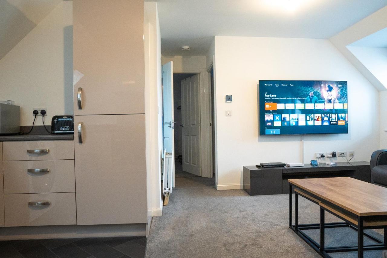 Stunning Two-Bedroom Apartment At A3Ree, Free Parking, Near Cribbs Causeway Mall Bristol Exterior photo